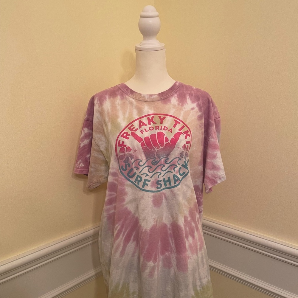 surf shop tee size L